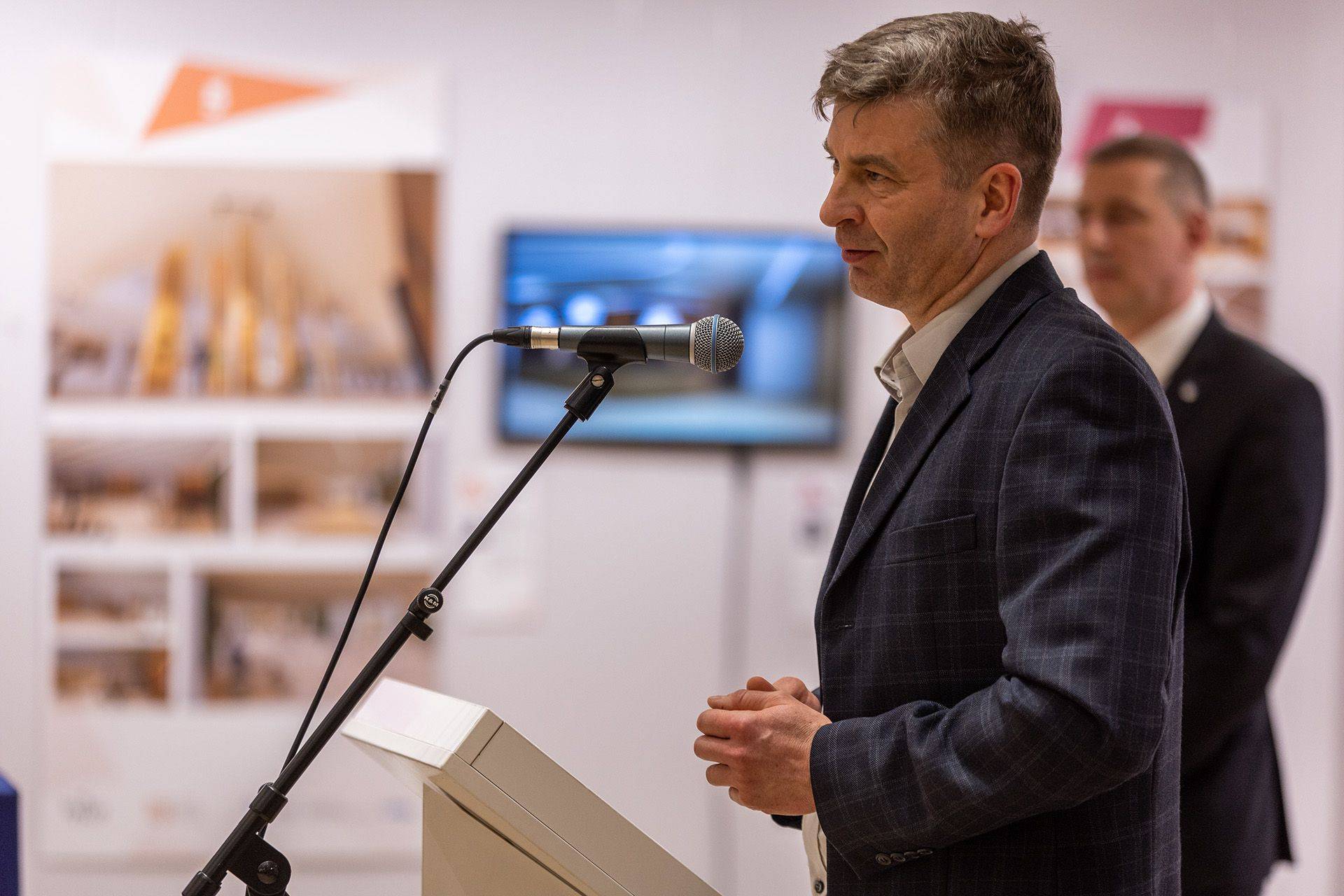 Dr Lenkei Balázs - az AMI igazgatója - Belsőépítészeti pályázat kiállítás megnyitó fotó: Mészáros Zsolt