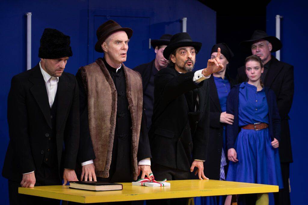 Az igazság gyertyái fotó: Budaörsi Latinovits Színház